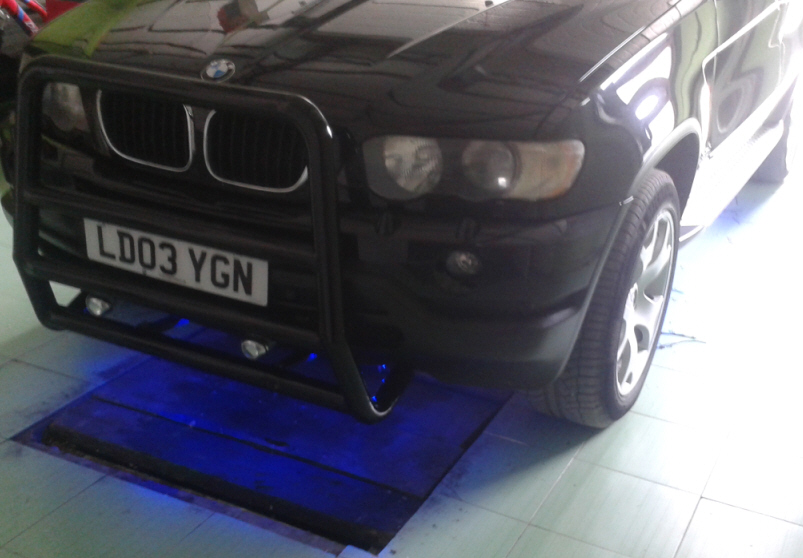 bmw x5 e53 led neonke ispod auta
